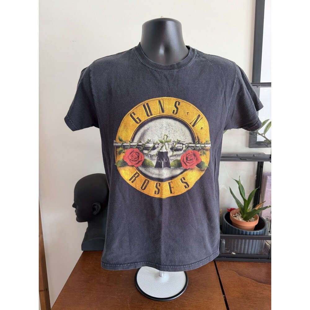 Vintage 2004 Guns N Roses Band Tee Black T Shirt Size Medium Small Classic Logo